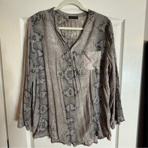 Made in Italy V-Neck Henley Style Snake Print Button-Up Blouse Sequin Pocket M